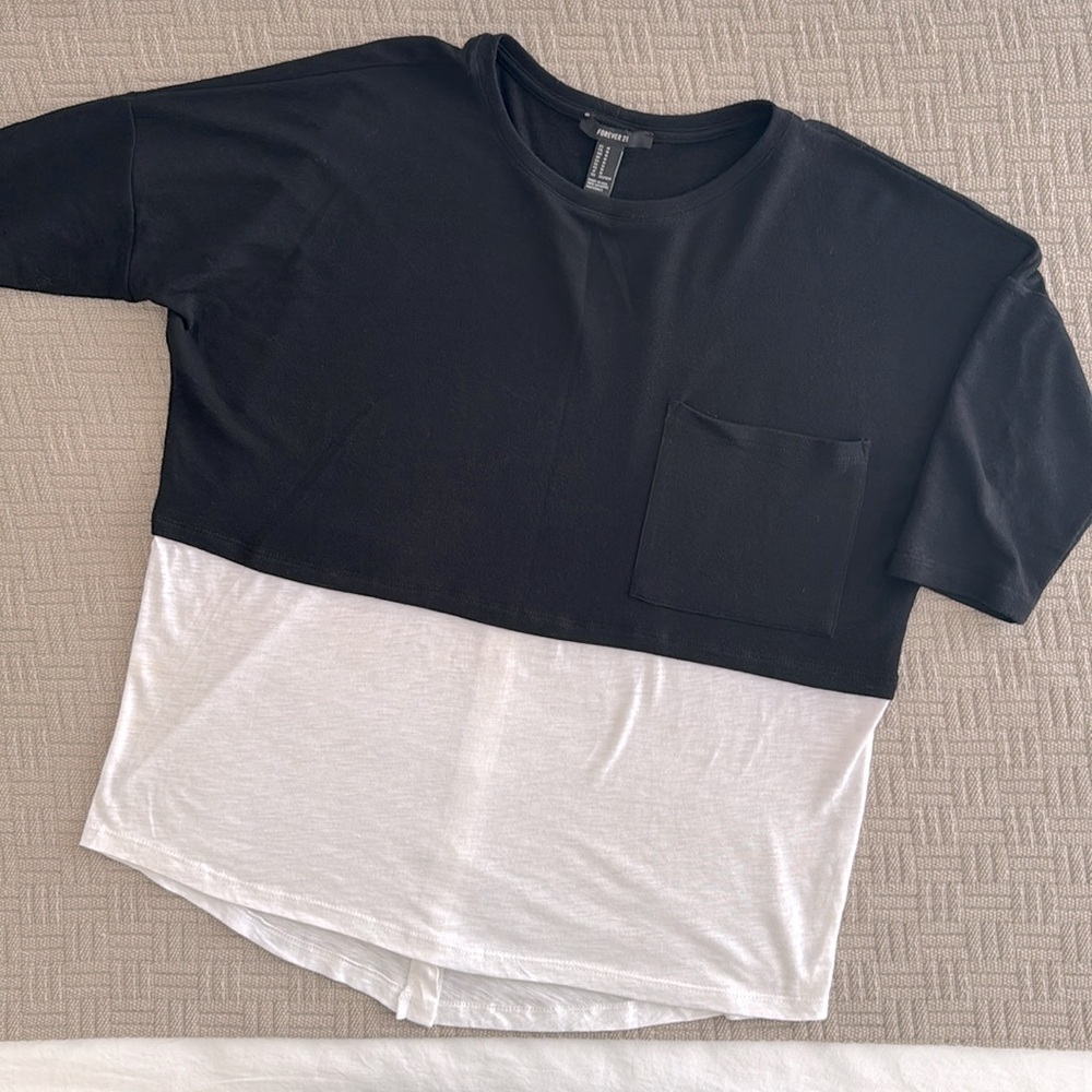 Forever 21 Casual Block Style Black & White 3/4 Sleeve Top | Size M